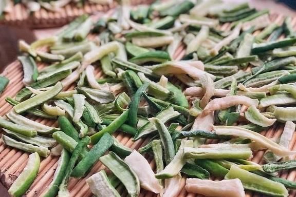 这5种蔬菜晒干后，比新鲜的还好吃，冬天炖肉很香，放一年都不坏