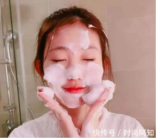 氨基酸洗面奶|皮肤科主任:这4个夏季护肤误区,好多人都做错了,你踩雷了吗?