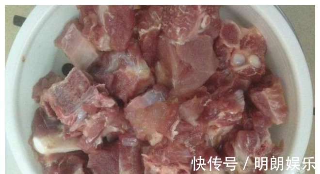 排骨不管怎么吃,切记不要再焯水,换成这2步,排骨软烂无腥味