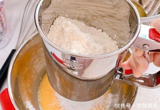 用电饭煲做的蛋糕就是好吃,今天又尝试新做法,看怎么做的呢?