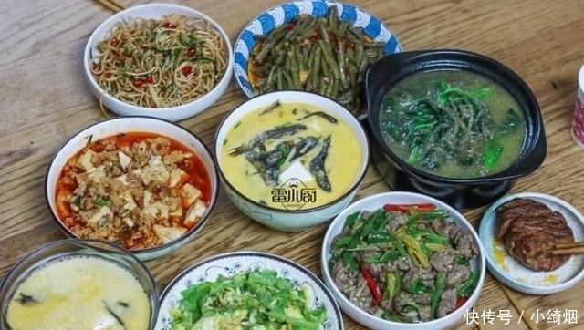 中午朋友突然串门，搜刮出冰箱所有的食材，做了8道家常菜