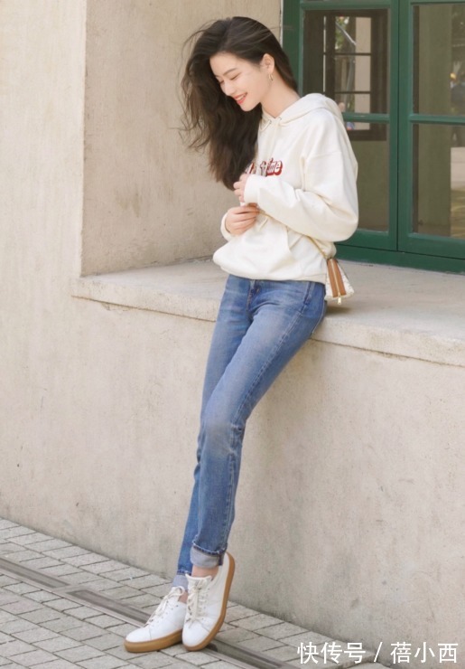 牛仔裤 卫衣才是春季的搭配王者,配裤子、裙子都超美,轻松远离老土感