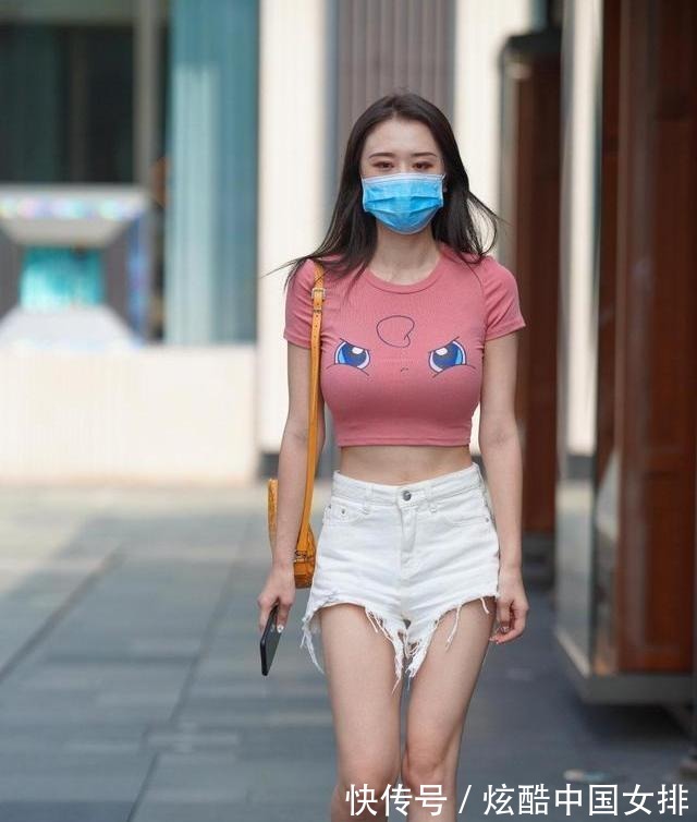 短裤要配短T恤，显身材，洋气！
