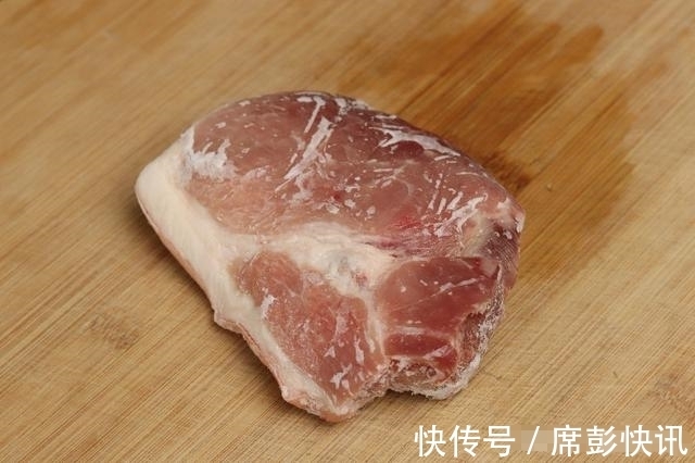 冰箱拿出来的冻肉，不要用水泡！教你一招，吃起来跟新鲜的肉一样
