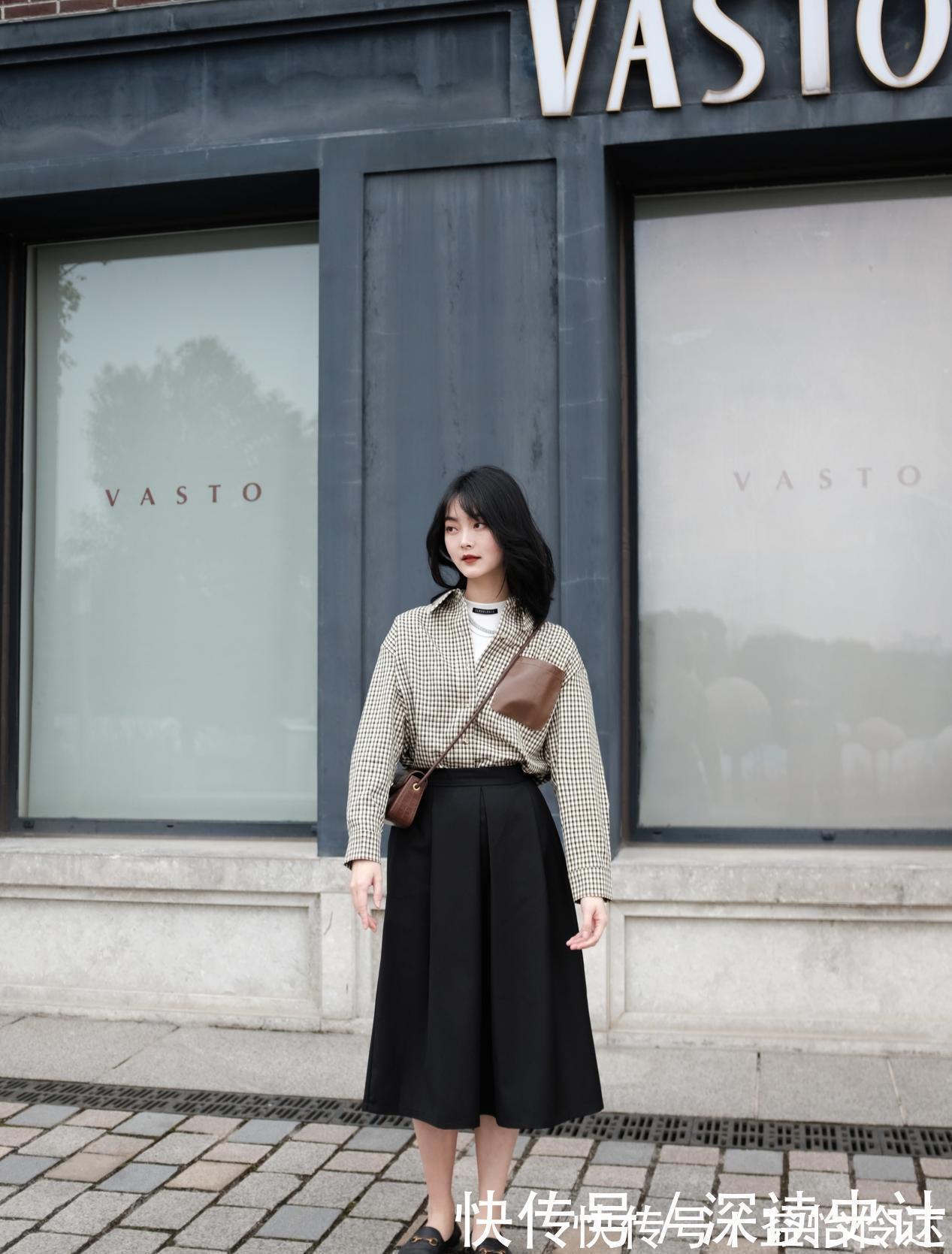 黑色 今春流行“衬衫+黑色半身裙”搭配,减龄时尚优雅,精致显瘦高级