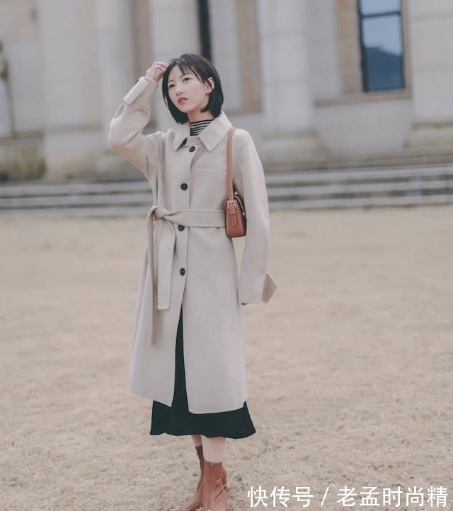 身材|阔腿裤烂大街了,今年流行的长大衣配半身裙