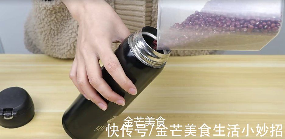 废旧保温杯别再丢了,它可是个“宝贝”,给钱也难换,人人都能用