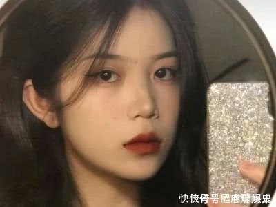 禁忌|女生涂口红的“3禁忌”，“抿嘴唇”成功上榜，第1个没准都中招！