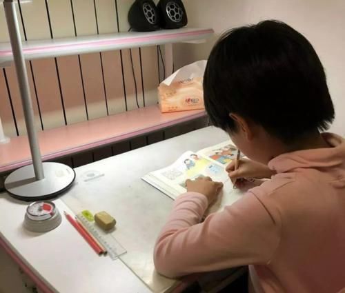 打脸|”老师让带一万颗豆“妈妈陪娃数到大半夜,质问老师却被“打脸”