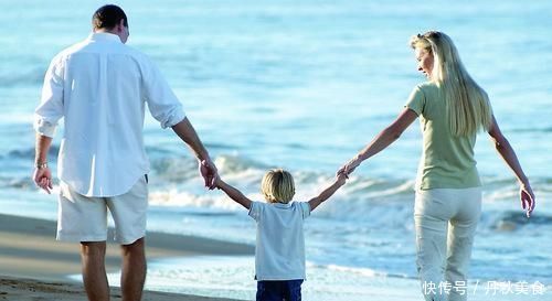 儿子|宝妈刷碗的功夫,儿子把电视给摔坏了,网友这宝妈心态真好