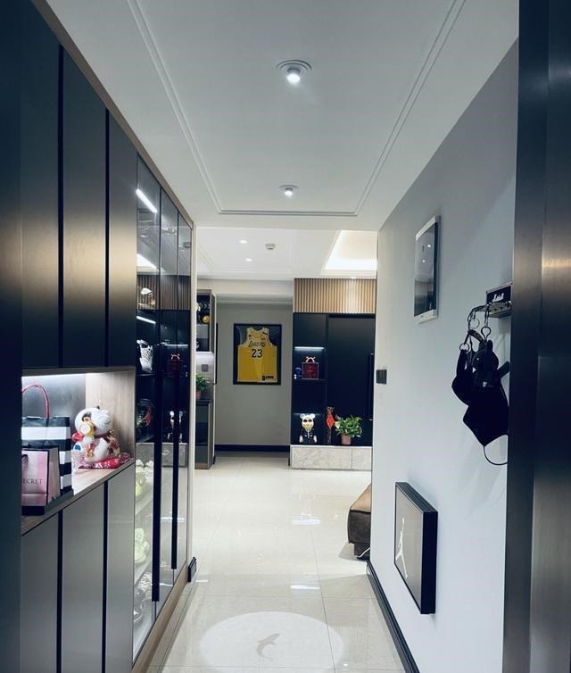 鞋柜|这是我见过改造最个性,最有档次的精装房,入户鞋柜实用又抢眼