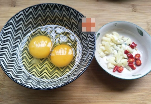  这菜很少见，许多人没吃过，和鸡蛋一起是绝配