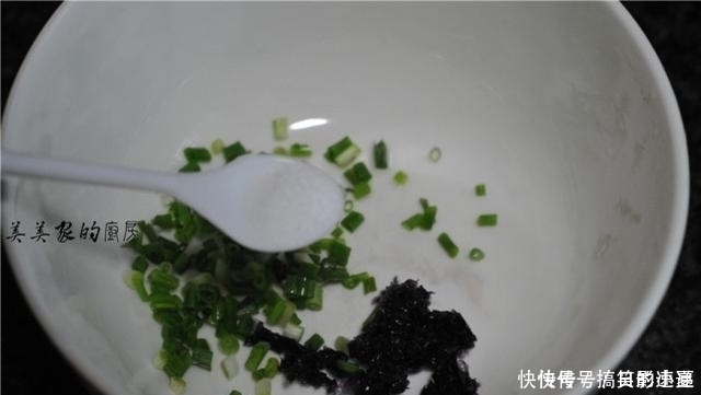 秋天|馄饨汤这么调，简单好味道，几种调料，开水一冲，比骨头汤还鲜