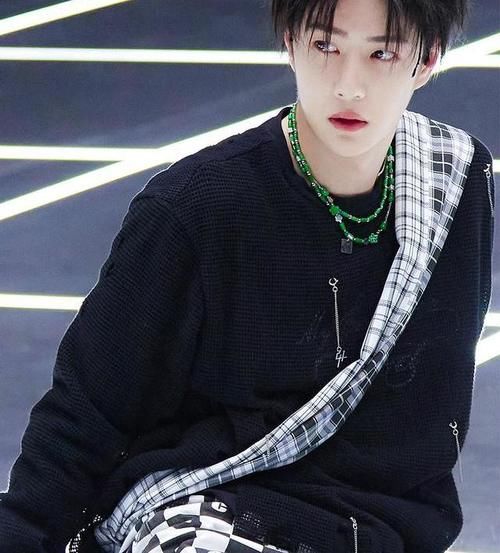 纬度|王一博：《这就是街舞4》诸多榜单数据纬度都是第一，这不算火？