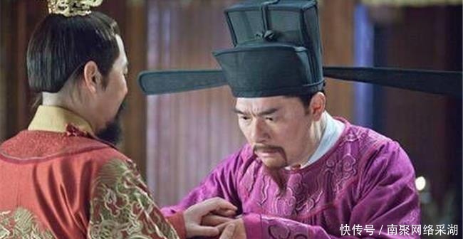 偷偷|皇帝偷偷给宰相的衣服烫了个洞,一年后发现还在,遂下令:开库房