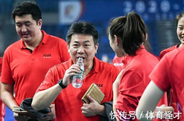 队员|现任女排主教练蔡斌与郎平的不同:国家队选材和执教理念颠覆过往