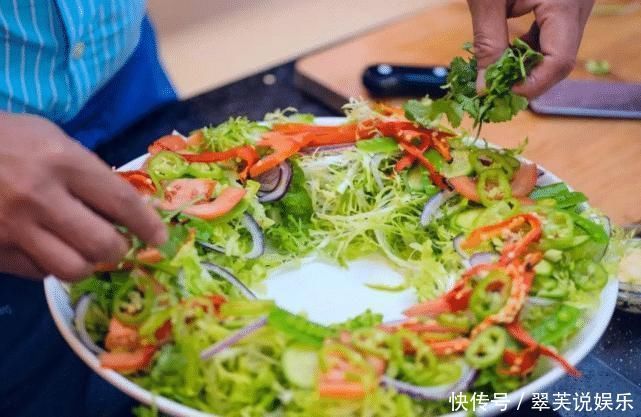 食物|方便面和火腿肠属于垃圾食品,不能吃我们可能被骗了很多年