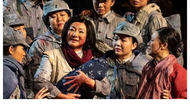 鸭绿江|五天破20亿、称霸全球票房！《长津湖》里沂蒙山小调一响起，所有人都破防了