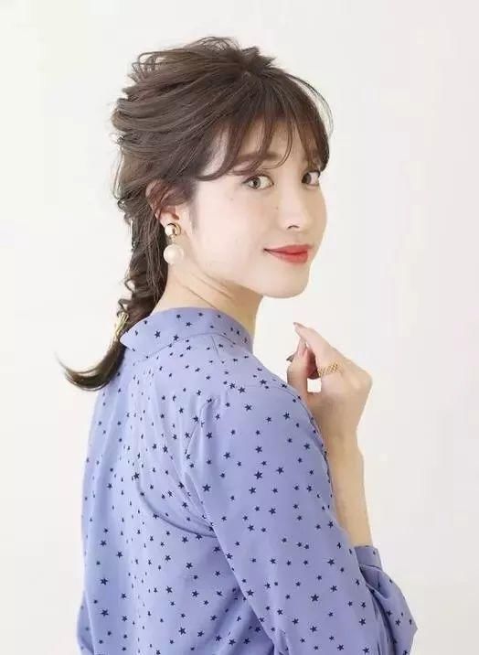 卷发怎么扎简单又好看,学会这5种就够了