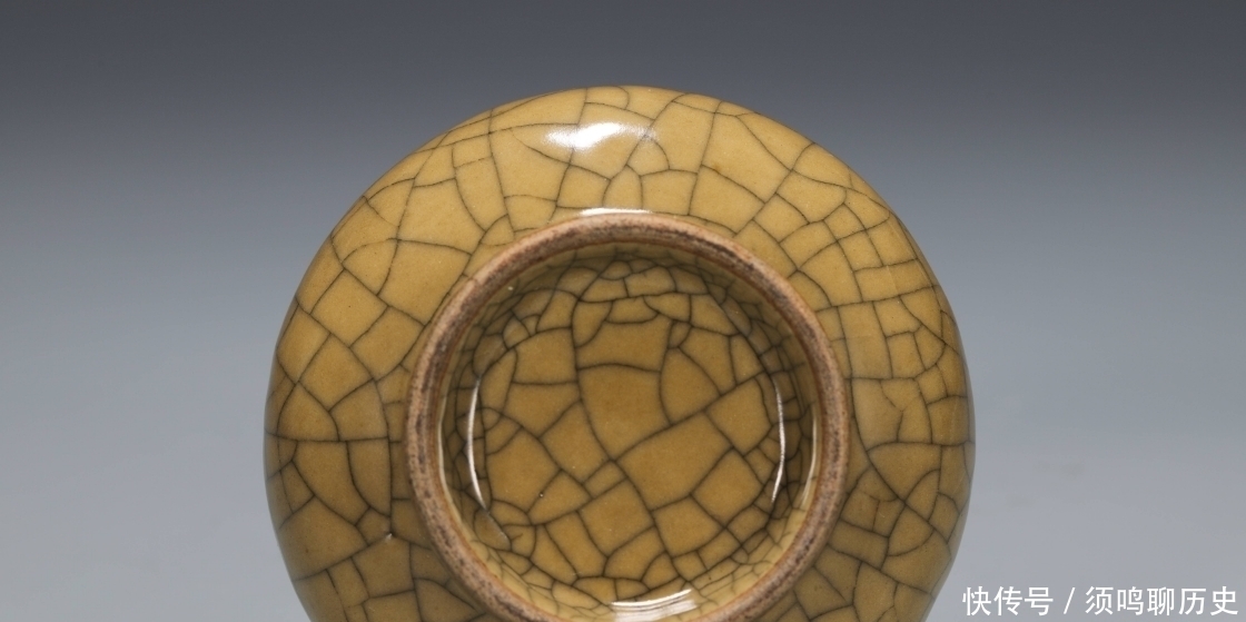  清中期 黄哥釉长颈瓶