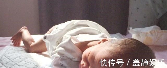 锻炼|抬头、翻身、独坐、行走,1岁前宝宝大运动发育规律,你娃达标吗