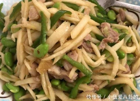 肉质细嫩汤汁味浓，色香味俱全香气四溢，隔三