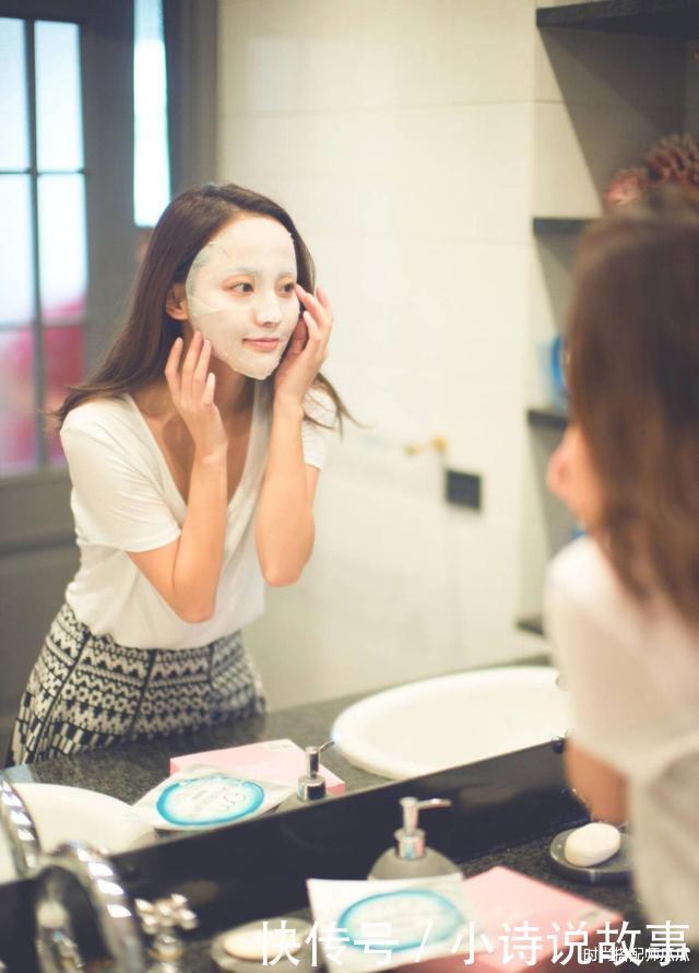 女生敷面膜时,尽量少犯这3个“错误”!不然毛孔容易变大