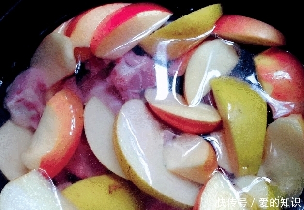 切块准备|秋季砂锅水果排骨汤,清甜爽口营养滋润,又好喝的汤水!