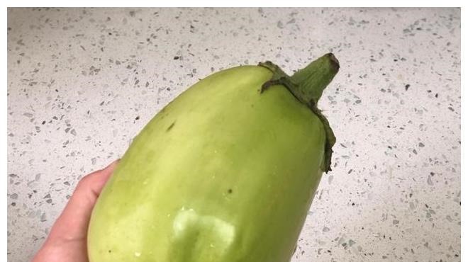 天热了，茄子别再炒着吃，试试这种吃法，不炒不蒸，一大盘不够吃