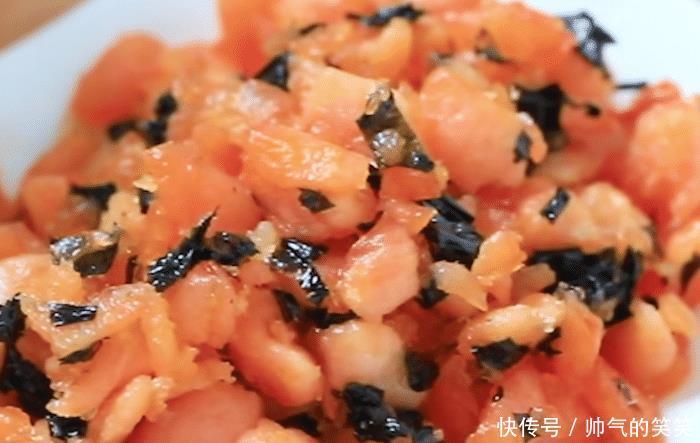 孩子爱吃的紫菜三文鱼,鲜香软嫩又营养,拌饭煲粥的美味之选