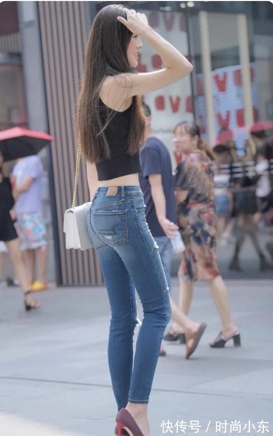 笑容灿烂|高跟牛仔裤长发美女,笑容灿烂肌肤白皙