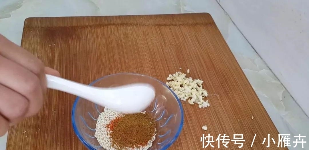 土豆又出新吃法,教你简单一做,比干锅土豆做法简单,比薯条好吃