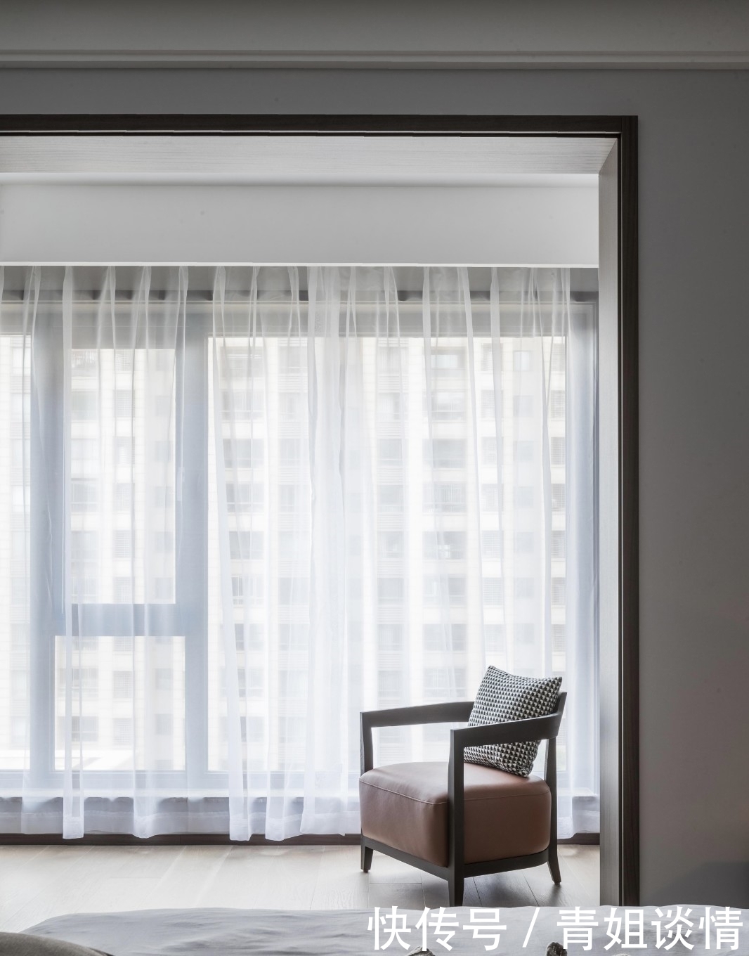 朱砂红|这才是我的理想之家,220㎡大平层设计,进门就被客厅吸引了