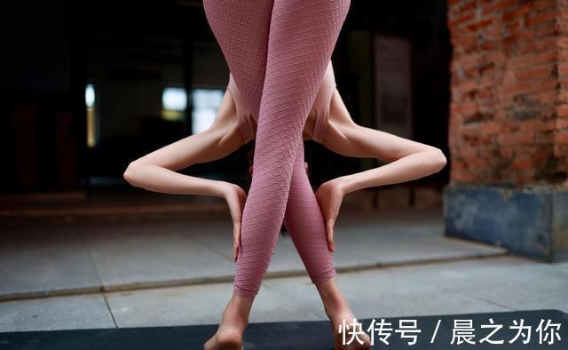 臀部|“36D+蜜桃臀”的她，颜值爆表身材性感，前凸后翘更是风情万种