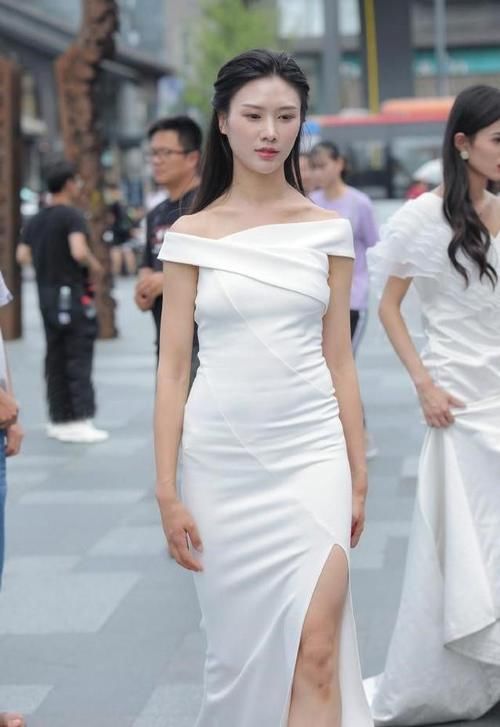 轻盈大方又显气质，身材高挑的女生值得一试