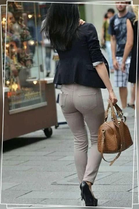 丰臀 时尚又有型的牛仔裤,散发着浓郁的时尚气息,秀出性感丰臀