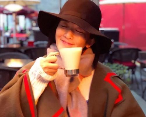 谢娜缺席芒果台三台购物晚会,改认证被疑退出快乐家族,说中了?