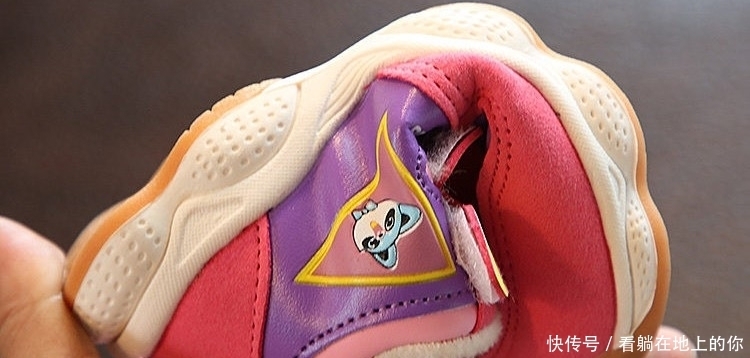 孩子穿鞋不合适导致受伤,选鞋子的几个误区,看你入了没有