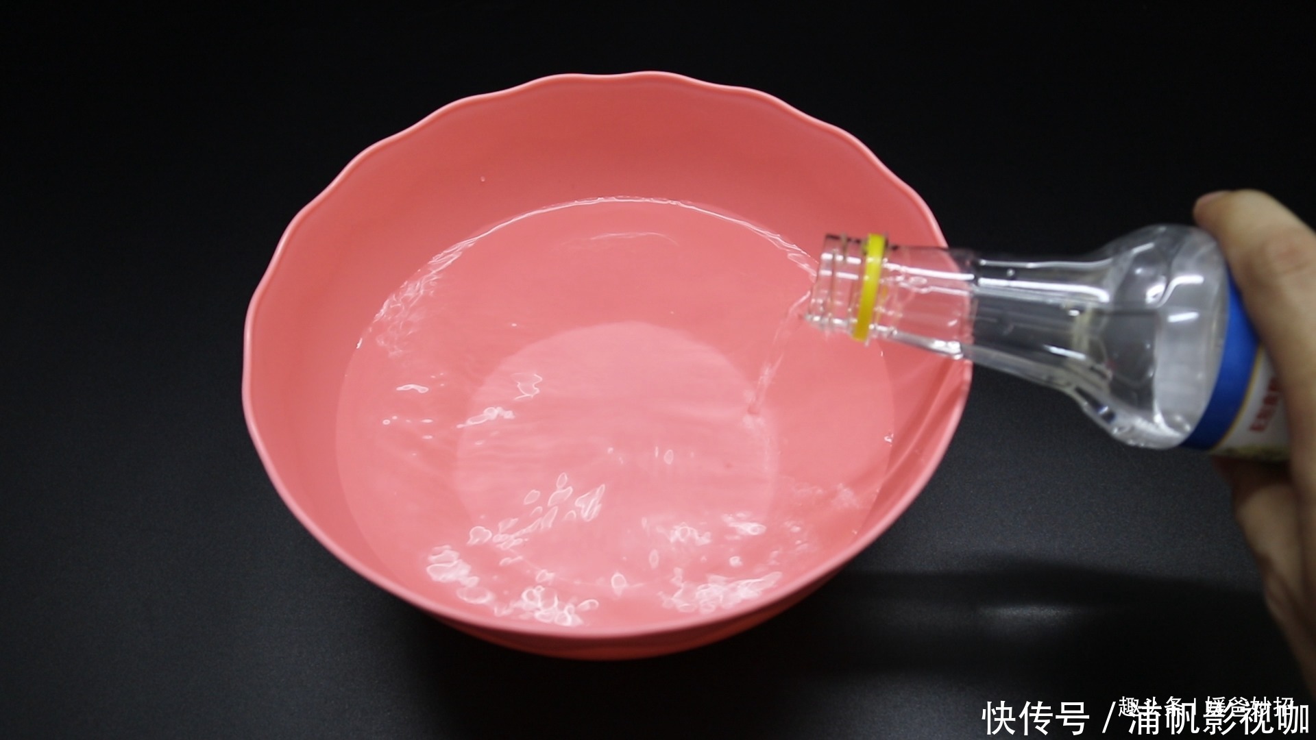 脚臭|你家里有5元一瓶的白醋吗它的作用可真不少，看看