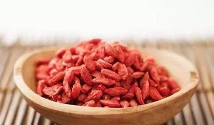 睡前嚼几颗它,脂肪燃烧一整夜,毒素排得一干二净,身体更健康!