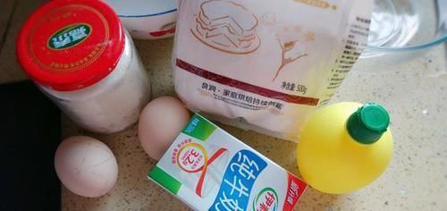 最近很红的舒芙蕾松饼,在家也能轻松搞定,做法很简单