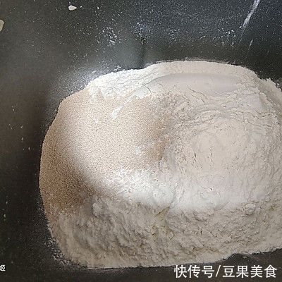 想要吃得健康，还是得吃法式蒜香小餐包