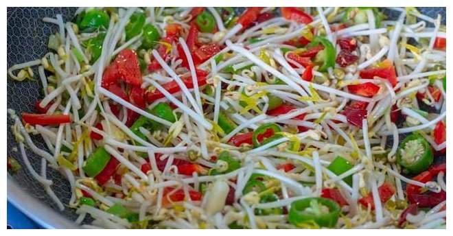 在家发豆芽原来这么简单,又粗又嫩不会烂,做法超简单,4天开吃