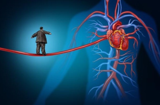 心脏|心梗来临前，晚上睡觉时会有4种“不适”，两类人群要留心