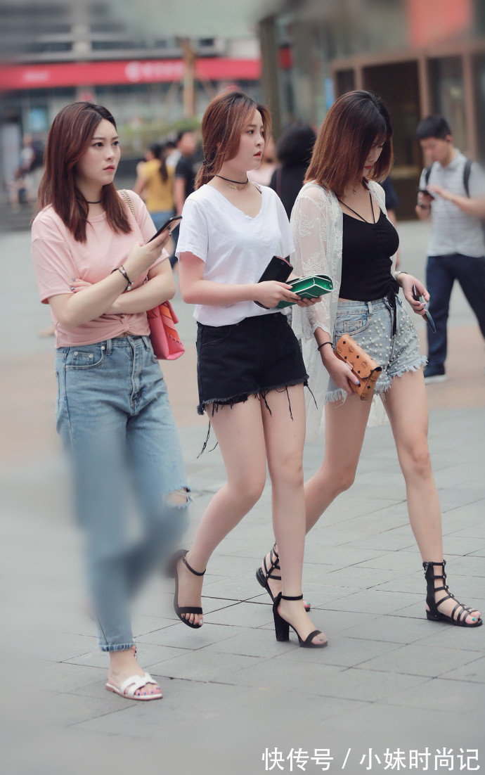 清新 重庆街拍,今年最流行的潮流清新穿搭,约会旅行你的搭配选择