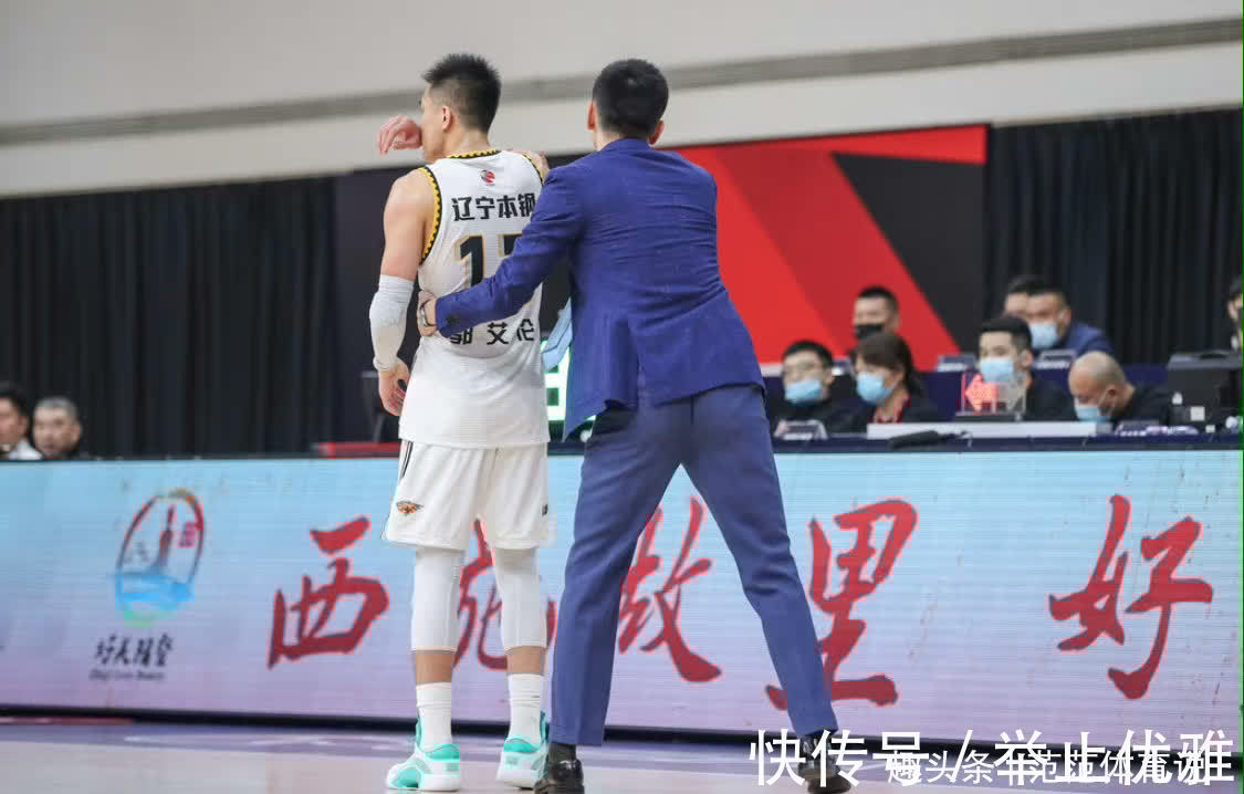 艾伦|战术大师！杨鸣两大用人安排亮眼，场上维护艾伦一幕太心酸