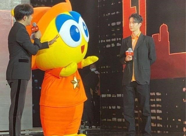 最佳营业搭档,郭涛晒王一博合影,从“王甜甜”一路见证酷盖成长