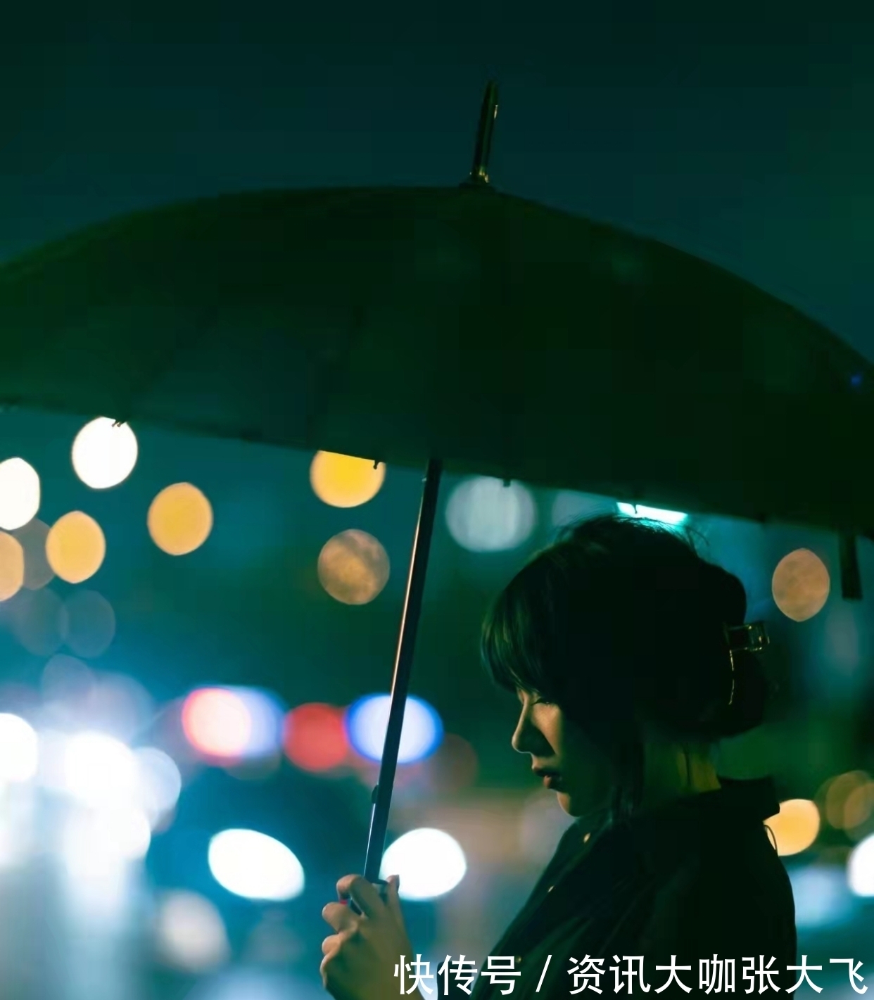 陌野#元旦吟怀·格律诗:虎临辞旧千家福,踏雪寻梅一点彤