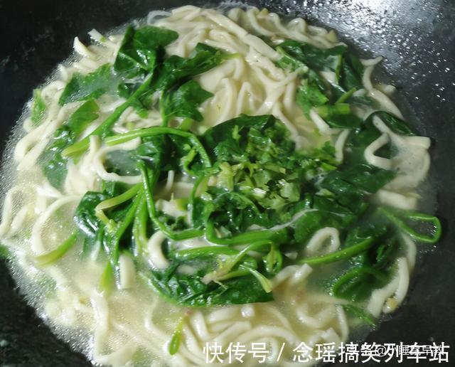 口感|家常手擀面好吃有窍门,多加一把豆面,面香浓郁,口感劲道又爽滑