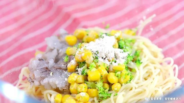 不加面粉的“盘丝饼”，娃吃的比谁都香！鲜嫩香甜又补钙